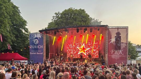 2023 war Brings zu Gast im Emmelshausener Park und spielte vor fast 1000 Zuschauern auf. Am 6. Juni heißt es "Kölsche Tön unterm 2023 war Brings zu Gast im Emmelshausener Park und spielte vor fast 1000 Zuschauern auf. Am 6. Juni heißt es "Kölsche Tön unterm