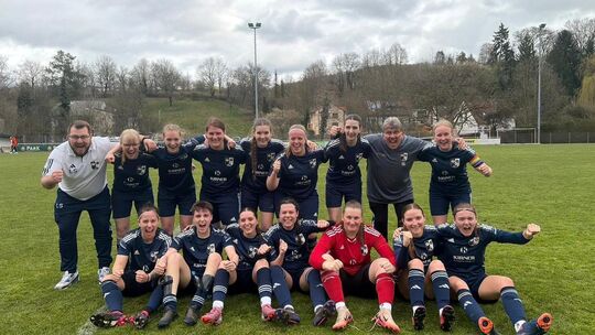 Im Pokal-Halbfinale hatten die Fußballerinnen der SG Kirn/Kirn-Sulzbach und ihre Trainer allen Grund zum Jubeln. Mit einem 9:2-E Im Pokal-Halbfinale hatten die Fußballerinnen der SG Kirn/Kirn-Sulzbach und ihre Trainer allen Grund zum Jubeln. Mit einem 9:2-E
