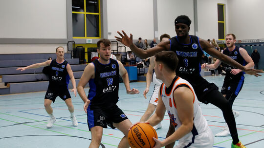 Stehen sich auch in der nächsten Oberliga-Saison gegenüber: die Basketballer des VfL Bad Kreuznach (weiße Trikots) und Eintracht Stehen sich auch in der nächsten Oberliga-Saison gegenüber: die Basketballer des VfL Bad Kreuznach (weiße Trikots) und Eintracht