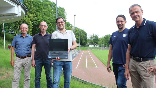 Mit Energie und Herzblut in die sportliche Zukunft des VfB Wissen (von links): Peter Schwan (zweiter Geschäftsführer), Frank Haa Mit Energie und Herzblut in die sportliche Zukunft des VfB Wissen (von links): Peter Schwan (zweiter Geschäftsführer), Frank Haa