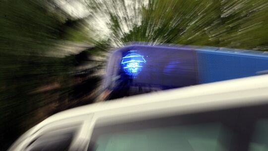 Die Polizei in Siegen hat einen jungen Autofahrer gestoppt, der die Besatzung einer Zivilstreife provoziert hatte. Die Polizei in Siegen hat einen jungen Autofahrer gestoppt, der die Besatzung einer Zivilstreife provoziert hatte.