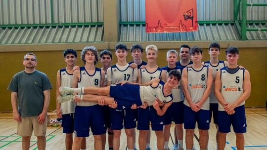 Der TuS Treis-Karden hat das Quali-Turnier in Saarlouis als Zweiter abgeschlossen und steigt damit in die U18-Oberliga auf. Der TuS Treis-Karden hat das Quali-Turnier in Saarlouis als Zweiter abgeschlossen und steigt damit in die U18-Oberliga auf.