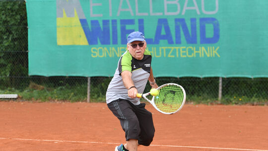 Egon Schumacher bot mit den Herren 75 der SG Miehlen/Nastätten dem Favoriten aus Kirchen zwar Paroli, musste den Gästen von der Egon Schumacher bot mit den Herren 75 der SG Miehlen/Nastätten dem Favoriten aus Kirchen zwar Paroli, musste den Gästen von der