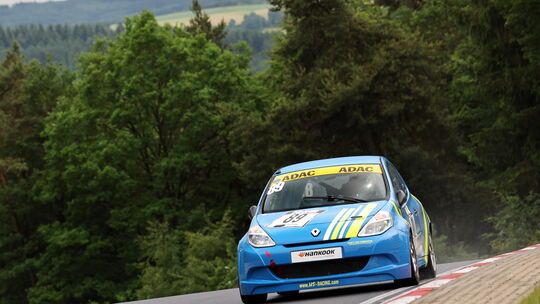 Thomas Jühlen fuhr im Renault Clio RS der H&S-Racing Teams beim vierten Lauf der RCN-Meisterschaft auf dem Nürburgring zu Klasse Thomas Jühlen fuhr im Renault Clio RS der H&S-Racing Teams beim vierten Lauf der RCN-Meisterschaft auf dem Nürburgring zu Klasse
