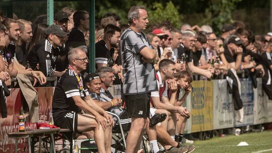 Auf ein Neues: Trainer Jens Bohr und die SG Meisenheim/Desloch/Lauschied treten auch in der nächsten Saison in der Landesliga an Auf ein Neues: Trainer Jens Bohr und die SG Meisenheim/Desloch/Lauschied treten auch in der nächsten Saison in der Landesliga an