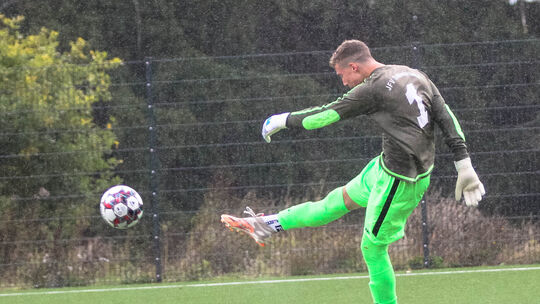 Für Torwart Leon Schweyen vom JFV Schieferland war am letzten Spieltag der C-Jugend-Rheinlandliga beim 0:8 beim TuS Schweich nic Für Torwart Leon Schweyen vom JFV Schieferland war am letzten Spieltag der C-Jugend-Rheinlandliga beim 0:8 beim TuS Schweich nic