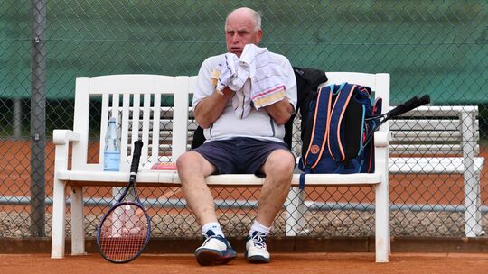 Peter Musiol kam bei den Männern 80 des TC BW Bad Ems zum Einsatz, musste sich beim 3:3 gegen Meister Rheindürkheim aber Gerd Ei Peter Musiol kam bei den Männern 80 des TC BW Bad Ems zum Einsatz, musste sich beim 3:3 gegen Meister Rheindürkheim aber Gerd Ei
