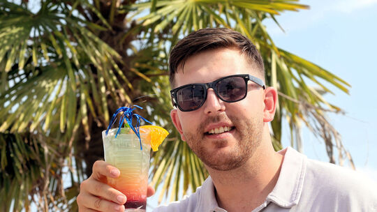 Neuma-Beach-Chef Valon Karalija (28) präsentiert den „Asunción-Tropicana“. Neuma-Beach-Chef Valon Karalija (28) präsentiert den „Asunción-Tropicana“.