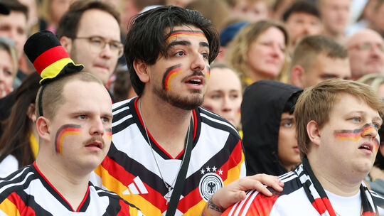 Public Viewing war in Unkel nicht möglich - hat sich für Deutschlandfans jetzt aber ohnehin erledigt. Public Viewing war in Unkel nicht möglich - hat sich für Deutschlandfans jetzt aber ohnehin erledigt.
