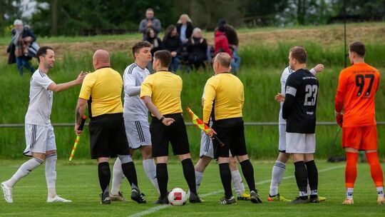 Schnelles Wiedersehen: A-Klasse-Aufsteiger SG Werlau/Urbar (schwarze Trikos) begrüßt in der ersten Runde des Rheinlandpokals den Schnelles Wiedersehen: A-Klasse-Aufsteiger SG Werlau/Urbar (schwarze Trikos) begrüßt in der ersten Runde des Rheinlandpokals den