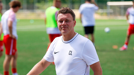 Lobt die Bedingungen in Waldalgesheim und freut sich auf das Final-Wochenende: Christian Lüllig, der neue Trainer der SG Hüffels Lobt die Bedingungen in Waldalgesheim und freut sich auf das Final-Wochenende: Christian Lüllig, der neue Trainer der SG Hüffels
