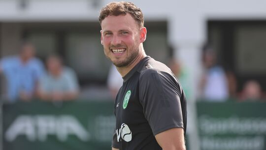 Julian Feit trainiert den FV Engers in der Fußball-Oberliga und war im Rahmen der neuesten "SpoRZfreunde"-Folge im Podcast-Studi Julian Feit trainiert den FV Engers in der Fußball-Oberliga und war im Rahmen der neuesten "SpoRZfreunde"-Folge im Podcast-Studi