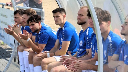 Mit großem Kader und vollbesetzter Bank wie hier beim Test gegen gegen Liga-Konkurrent Mülheim-Kärlich (2:2) lässt sich viel tes Mit großem Kader und vollbesetzter Bank wie hier beim Test gegen gegen Liga-Konkurrent Mülheim-Kärlich (2:2) lässt sich viel tes