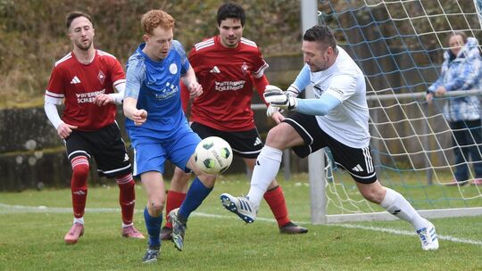 Der FSV Rehborn (rote Trikots) um Torwart Marco Wietrzychowski möchte in der neuen Saison der B-Klasse Bad Kreuznach 1 aufsteige Der FSV Rehborn (rote Trikots) um Torwart Marco Wietrzychowski möchte in der neuen Saison der B-Klasse Bad Kreuznach 1 aufsteige