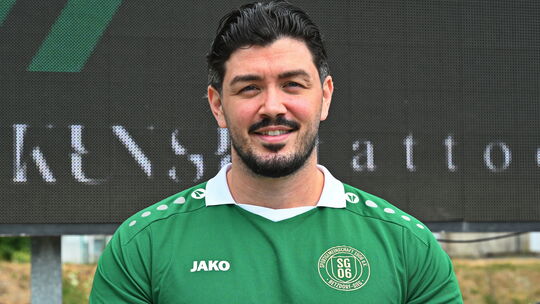 Beim Testspiel in Haiger-Rodenbach fehlte Burhan Tuncdemir auf dem Platz. Der spielende Co-Trainer verfolgte den vorletzten Test Beim Testspiel in Haiger-Rodenbach fehlte Burhan Tuncdemir auf dem Platz. Der spielende Co-Trainer verfolgte den vorletzten Test