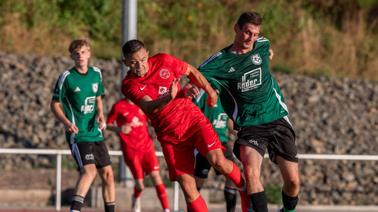Der TuS Mörschied (grüne Trikots) führte beim SC Birkenfeld lange 1:0, ehe er dann noch den Ausgleich kassierte. Der TuS Mörschied (grüne Trikots) führte beim SC Birkenfeld lange 1:0, ehe er dann noch den Ausgleich kassierte.