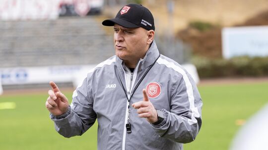 Einen ersten Eindruck von Volkan Uluc’ (Foto) Ideen bekamen die Siegener Regionalliga-Fußballer in der Premieren-Einheit am Mont Einen ersten Eindruck von Volkan Uluc’ (Foto) Ideen bekamen die Siegener Regionalliga-Fußballer in der Premieren-Einheit am Mont