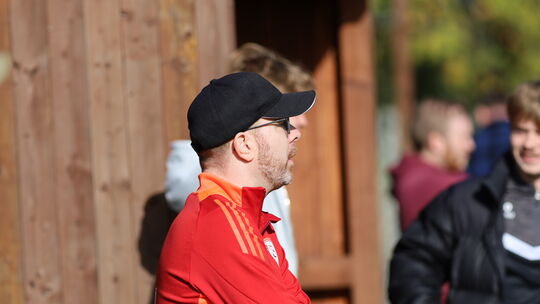 Da konnte Trainer Axel Krug nicht zufrieden sein: Seine SG Soonwald/Simmern, Titelkandidat in der C Staffel 14, musste sich in H Da konnte Trainer Axel Krug nicht zufrieden sein: Seine SG Soonwald/Simmern, Titelkandidat in der C Staffel 14, musste sich in H