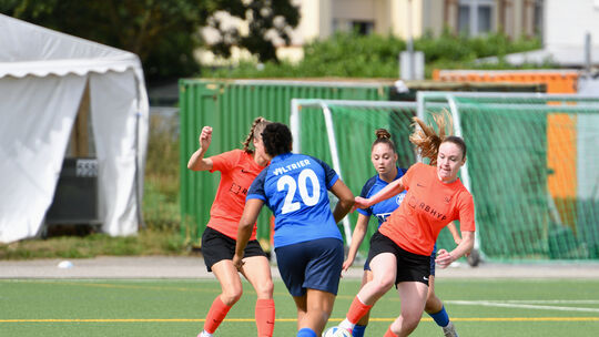 Doppelpackerin Lisa Kilian (rechts) hielt die Trierer Abwehr permanent in Atem. Doppelpackerin Lisa Kilian (rechts) hielt die Trierer Abwehr permanent in Atem.