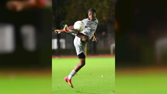 Nach zwei Jahren beim Ahrweiler BC zieht es Jeff Ampadu weiter. Die Entscheidung ist kurzfristig am letzten Tag der Wechselfrist Nach zwei Jahren beim Ahrweiler BC zieht es Jeff Ampadu weiter. Die Entscheidung ist kurzfristig am letzten Tag der Wechselfrist