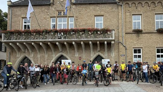 Entspannter Abschluss der Aktion Stadtradeln der Verbandsgemeinde Nahe-Glan vor dem Bad Sobernheimer Rathaus. Entspannter Abschluss der Aktion Stadtradeln der Verbandsgemeinde Nahe-Glan vor dem Bad Sobernheimer Rathaus.