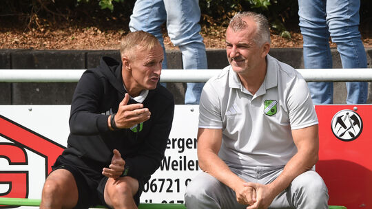 Schwierige Situation: Elvir Melunovic (rechts) und sein Co-Trainer Sascha Witt warten weiter auf den ersten Saisonsieg. Schwierige Situation: Elvir Melunovic (rechts) und sein Co-Trainer Sascha Witt warten weiter auf den ersten Saisonsieg.
