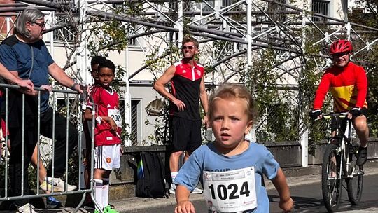 Oskar Juchum rannte als jüngster Starter des Idar-Obersteiner Altstadtlaufs die 370 Meter lange Kinderstrecke. Überhaupt zeichne Oskar Juchum rannte als jüngster Starter des Idar-Obersteiner Altstadtlaufs die 370 Meter lange Kinderstrecke. Überhaupt zeichne