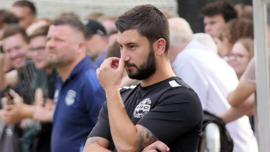 Ärgert sich über die vielen Platzverweise für seine Mannschaft: ABC II-Trainer Ricardo Ribeiro. Ärgert sich über die vielen Platzverweise für seine Mannschaft: ABC II-Trainer Ricardo Ribeiro.