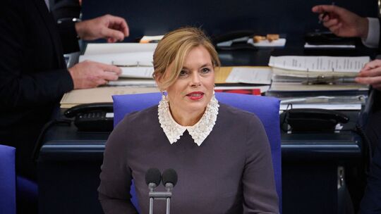 Julia Klöckner, Bundestagspräsidentin und Mitglied der CDU-Kreistagsfraktion, sieht sich nicht in Position, die Aussagen von Lan Julia Klöckner, Bundestagspräsidentin und Mitglied der CDU-Kreistagsfraktion, sieht sich nicht in Position, die Aussagen von Lan