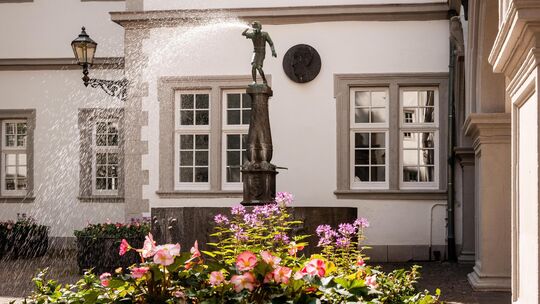 Ein Besuch am Schängelbrunnen in Koblenz darf bei keiner Stadtführung fehlen. Ein Besuch am Schängelbrunnen in Koblenz darf bei keiner Stadtführung fehlen.