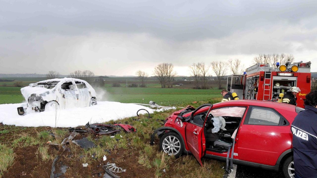 Drei Schwerverletzte Fahrer Gerät Bei Mertloch In Gegenverkehr Andernach And Mayen Rhein Zeitung 8953