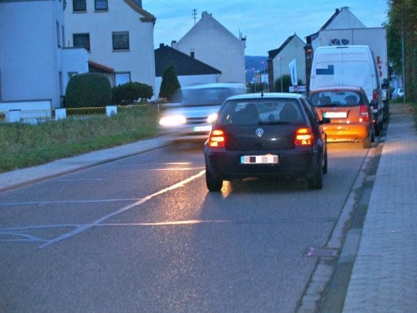 Parkende Autos Behindern Fliessenden Verkehr In Koblenz Bubenheim Koblenz Region Rhein Zeitung