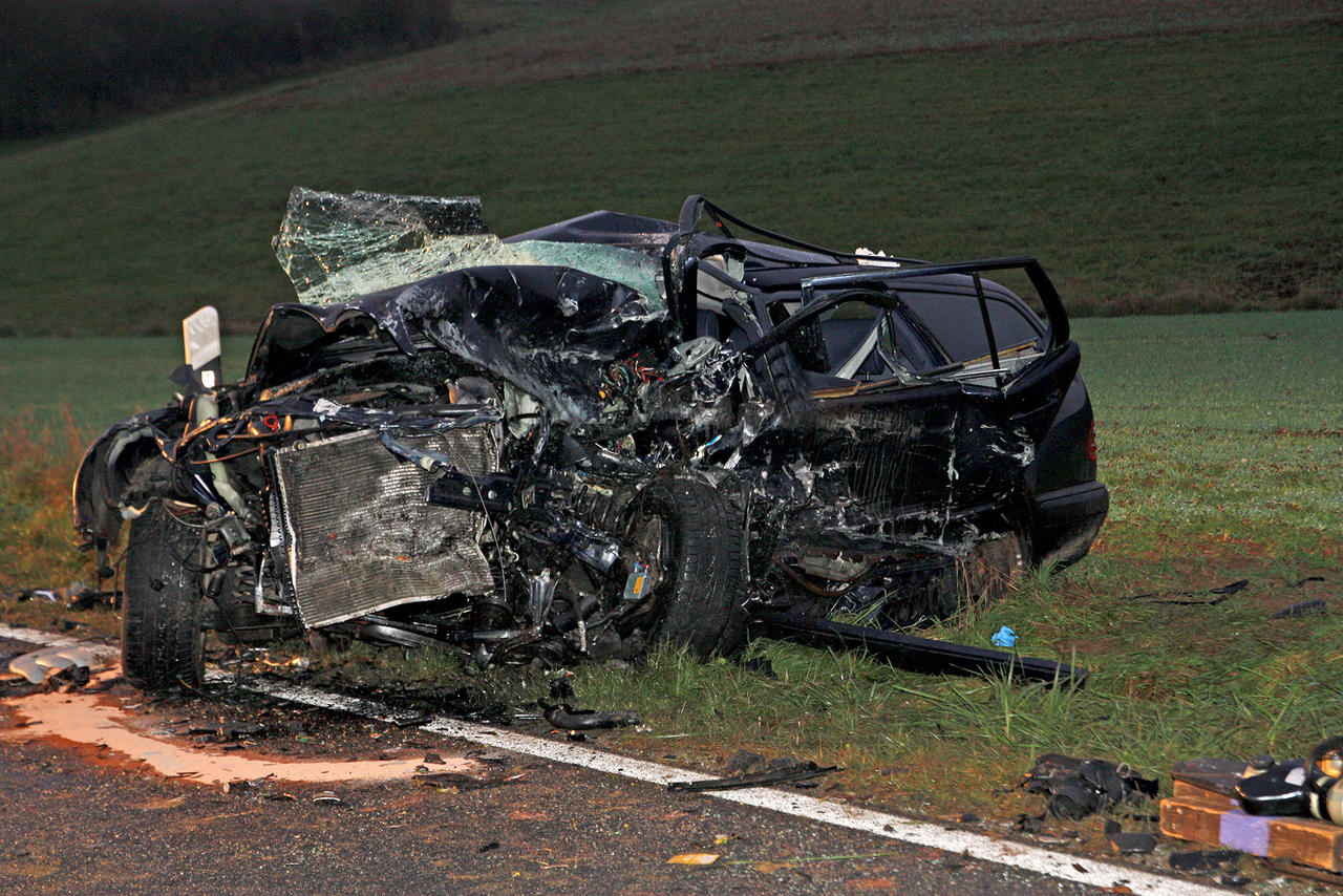 Vater und Tochter starben: Unfallfahrer muss hinter Gitter ...