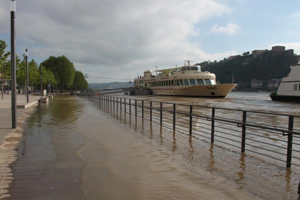 Hochwasser Pegelstand Von 12 34 Meter Ist In Koblenz Moglich Koblenz Region Rhein Zeitung