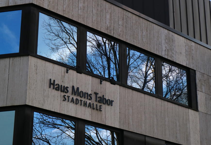 Sanierung Geht Weiter Stadthalle In Montabaur Erhält Eine Neue Fassade Westerwälder Zeitung 