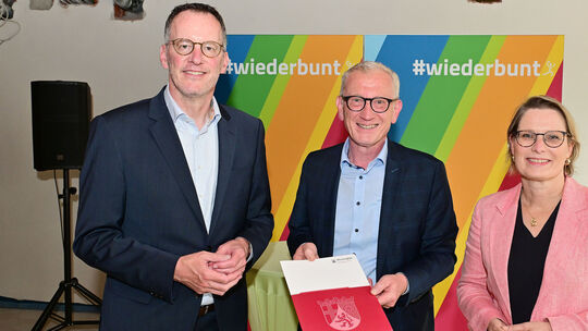 K-Lokal 2 Nahr EKS Förderbescheid
vl. Innenminister Michael Ebling, BM Guido Orthen und Bildungsministerin Stefanie Hubig Nahr EKS Förderbescheid