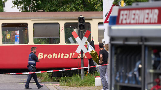 Rollerfahrer stirbt nach Kollision mit Zug