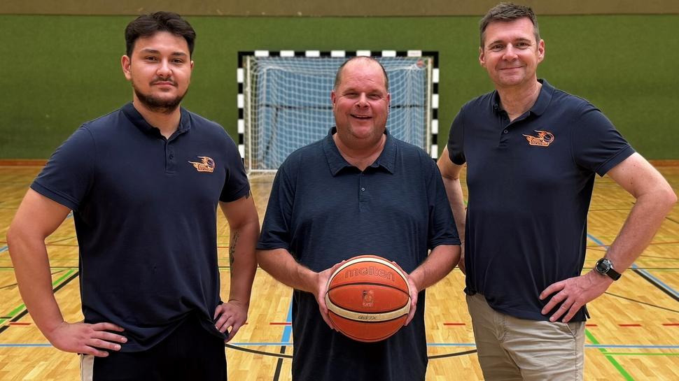 Das neue Führungs-Trio des BBC Horchheim (von links): Trainer Martin Katheder, Co-Trainer Mark Gottschalk und der bisherige Trainer Jens Pötz, der fortan als Sportlicher Leiter fungiert.  Foto: BBC Horchheim