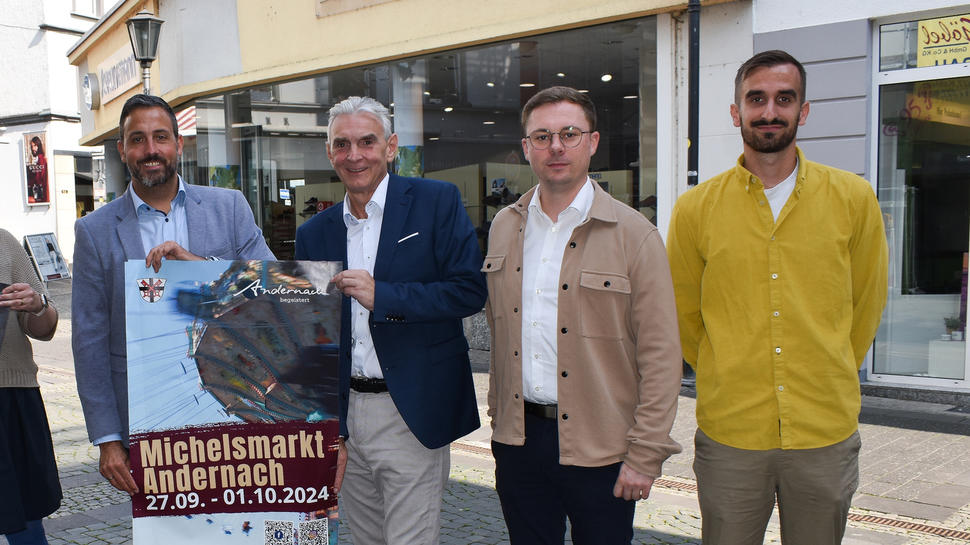 Der Michelsmarkt funktioniert, weil viele Räder ineinandergreifen (von links): Jörg Thönnes (Leiter Ordnungsamt Stadt Andernach), Charlotte Everling (Leiterin Kulturamt Stadt Andernach), Christian Greiner (Oberbürgermeister Stadt Andernach), Claus Peitz (Bürgermeister Stadt Andernach), Dustin Heip (Citymanager Andernach.net), Lars Rittgen (Marktmeister Stadt Andernach).