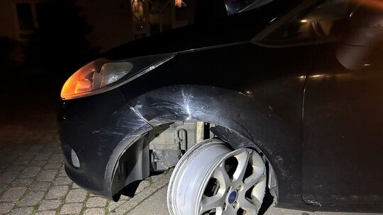 Beschädigungen unfallverursachender Pkw Oerenstraße