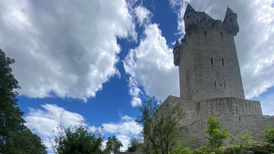 Die Burg Nassau bei Tageslicht.