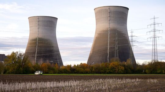 Sprengung der Kühltürme des Kernkraftwerkes Gundremmingen Sprengung der Kühltürme des Kernkraftwerkes Gundremmingen
