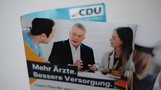 Zehntausende Flyer hat die rheinland-pfälzische CDU für den Wahlkampf vor der Landtagswahl am 22. März drucken lassen. Genügend Zehntausende Flyer hat die rheinland-pfälzische CDU für den Wahlkampf vor der Landtagswahl am 22. März drucken lassen. Genügend