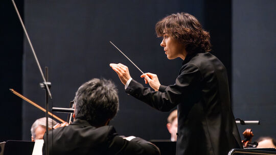 Beim siebten Anrechtskonzert des Musik-Instituts Koblenz war sie noch Gastdirigentin, von kommender Saison an ist sie Chefdirige Beim siebten Anrechtskonzert des Musik-Instituts Koblenz war sie noch Gastdirigentin, von kommender Saison an ist sie Chefdirige