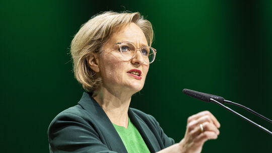 Grünen-Chefin Franziska Brantner kritisiert die Bundesregierung deutlich: Für den Umgang mit Sondervermögen will die Partei eine Grünen-Chefin Franziska Brantner kritisiert die Bundesregierung deutlich: Für den Umgang mit Sondervermögen will die Partei eine