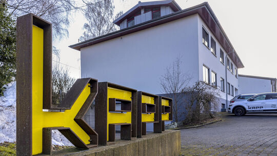 Fast 30 Jahre lang hat die sechsfache Mutter Elsabe Giese die Firma Kapp in Gehlert geprägt. Nun hat ihr Sohn Konstantin die Unt Fast 30 Jahre lang hat die sechsfache Mutter Elsabe Giese die Firma Kapp in Gehlert geprägt. Nun hat ihr Sohn Konstantin die Unt