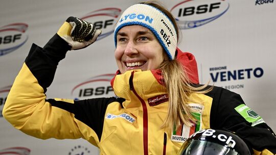 Die pure Freude bei Jacqueline Pfeifer: Auf der neuen Olympiabahn in Cortina d'Ampezzo war die Pilotin aus Brachbach beim Weltcu Die pure Freude bei Jacqueline Pfeifer: Auf der neuen Olympiabahn in Cortina d'Ampezzo war die Pilotin aus Brachbach beim Weltcu
