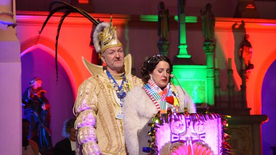 Beim Karnevalistengottesdienst in Höhr-Grenzhausen sprachen Prinzessin Yvonne I. und Prinz Maik I. auch nachdenkliche Worte aus. Beim Karnevalistengottesdienst in Höhr-Grenzhausen sprachen Prinzessin Yvonne I. und Prinz Maik I. auch nachdenkliche Worte aus.