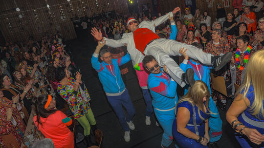 Tolle Stimmung herrscht am Schwerdonnerstag in Kehrig. Tolle Stimmung herrscht am Schwerdonnerstag in Kehrig.