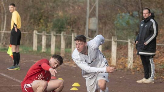 Vorbei am Gegner: Die SG Fürfeld/Neu-Bamberg/Wöllstein versetzte einige Kontrahenten. Abteilungsleiter Jörn Zillmann (rechts) sc Vorbei am Gegner: Die SG Fürfeld/Neu-Bamberg/Wöllstein versetzte einige Kontrahenten. Abteilungsleiter Jörn Zillmann (rechts) sc